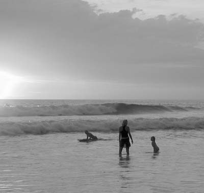 Silhouettes invite the imagination to work — Costa Rica. Photos: Denninger