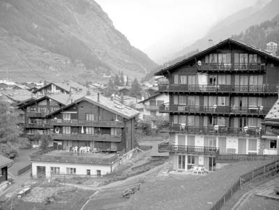 Visitors travel aboard the Glacier Express train to Zermatt’s typical, tall, wooden hotels. No gas-powered autos are allowed into Zermatt. Photos: Brunhouse