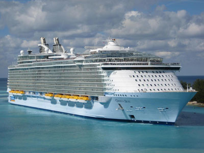 “Oasis of the Seas” entering the port at Nassau, Bahamas, in January 2010. Photo: Baldwin