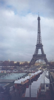 Christmas market near the Eiffel Tower — Paris. 