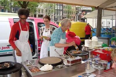 Women making pancakes in the farmers’ market — Amsterdam. Photos: Hill