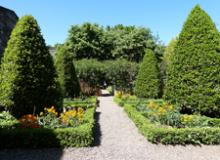 Parterres edged with hedges. Photos by Yvonne Michie Horn