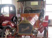 1910 Hupmobile at Museo del Automóvil — Montevideo.