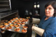 One of the great culinary wonders of Portugal, the cinnamondusted pastel de nata (custard tart). Photos by Nita Swartz