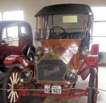 1910 Hupmobile at Museo del Automóvil — Montevideo.