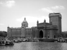 Bombay’s famous Gateway to India Arch and the historic hotel Taj Mahal Palace & Tower. Photos: Keck