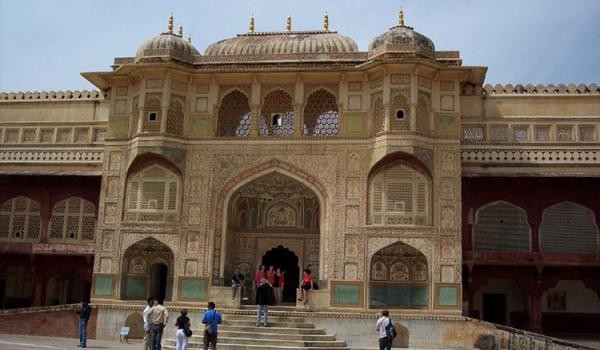 The Amber Fort, outside Jaipur, has beckoned travelers from afar for centuries.