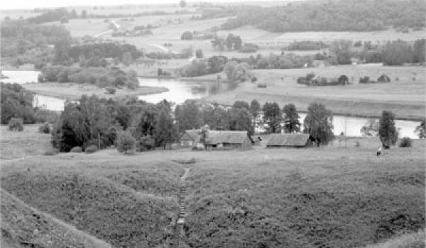 Neris River and the Pajauta Valley with Hearth Mound in the foreground. 