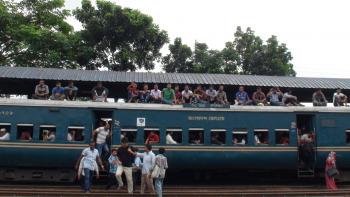 Traveling by train in Bangladesh without a reservation!