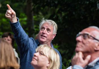 Mike Nelhams, the curator, with garden visitors. Photo by Clive Nichols, courtesy of Tresco Abbey Garden