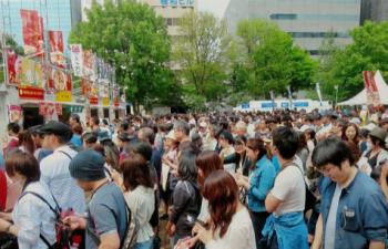 People waiting in long lines to sample types of ramen from out of town — Sapporo Ramen Show. Photo by Stanley Osur