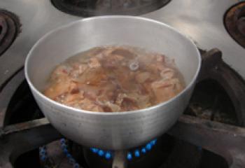 Dashi being cooked. Photo by Sandra Scott